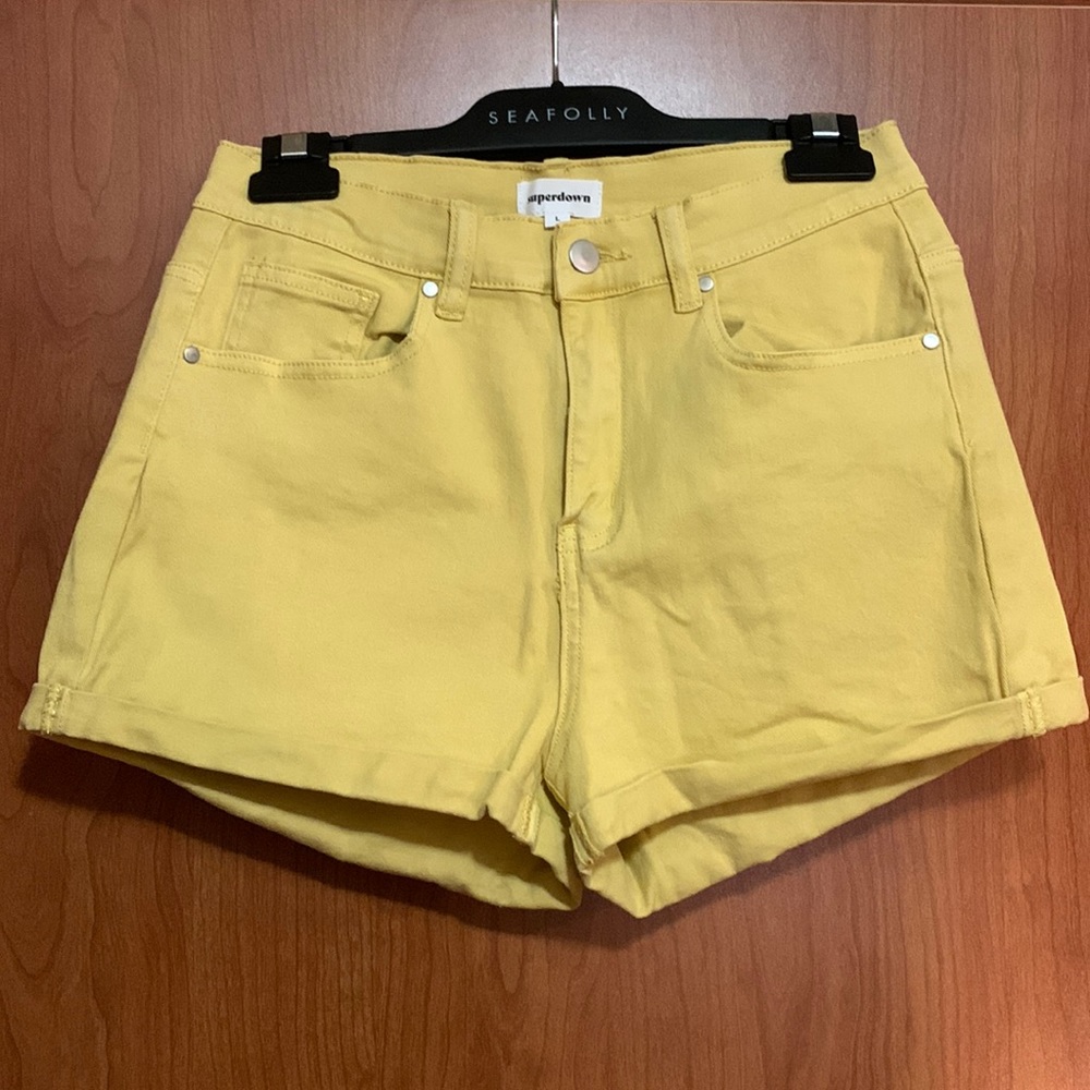 Mikah rolled hem short